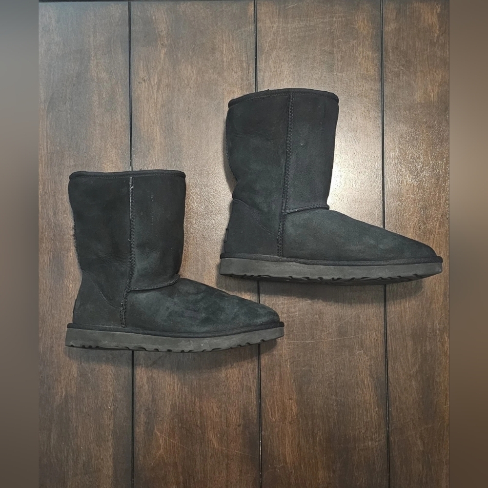UGG Classic Short II Women's Size 9 Boots - Black (1016223BLK)